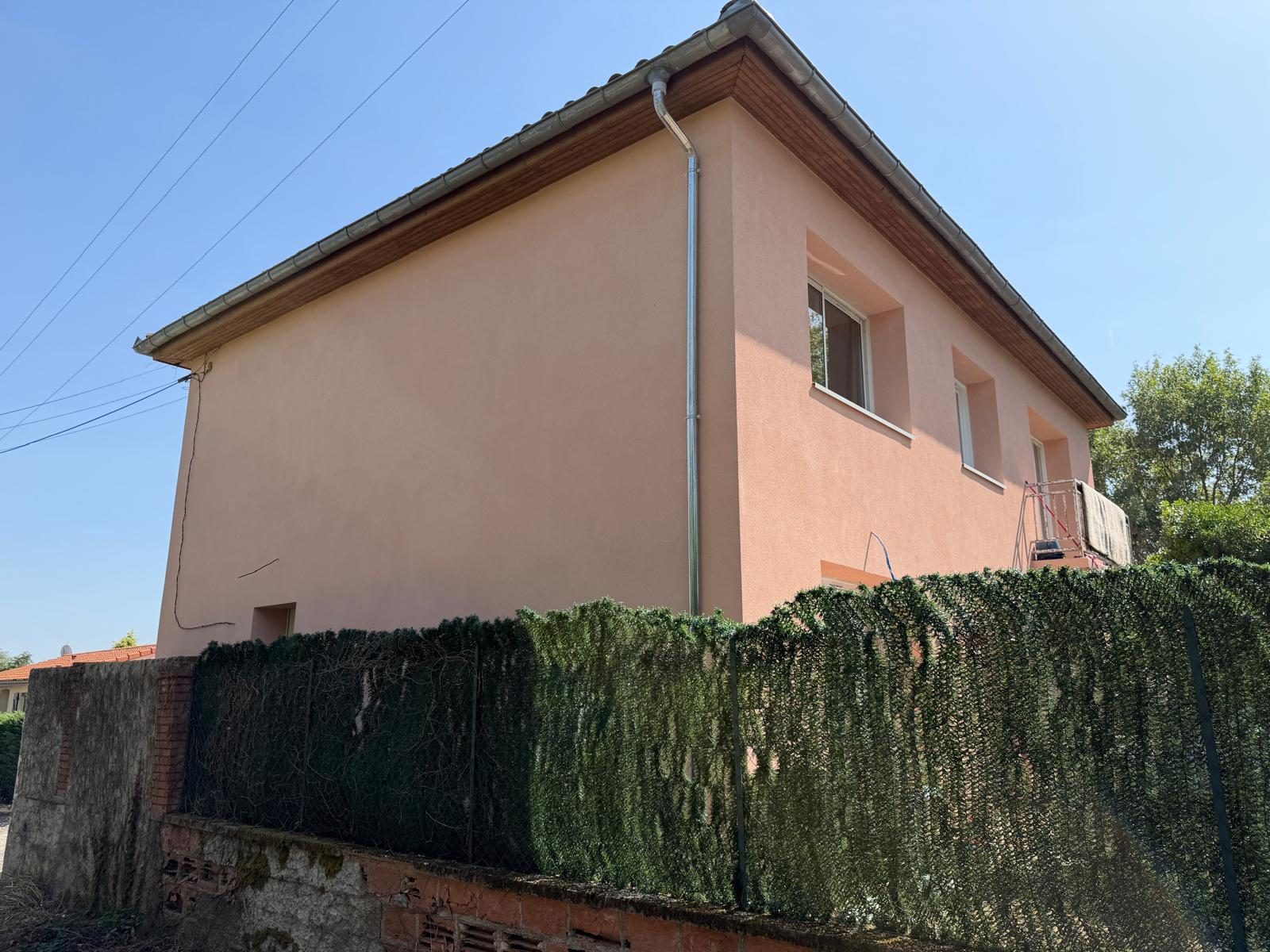 Pignon et façade arrière après isolation par l'extérieur, Saint-Sulpice-sur-Lèze