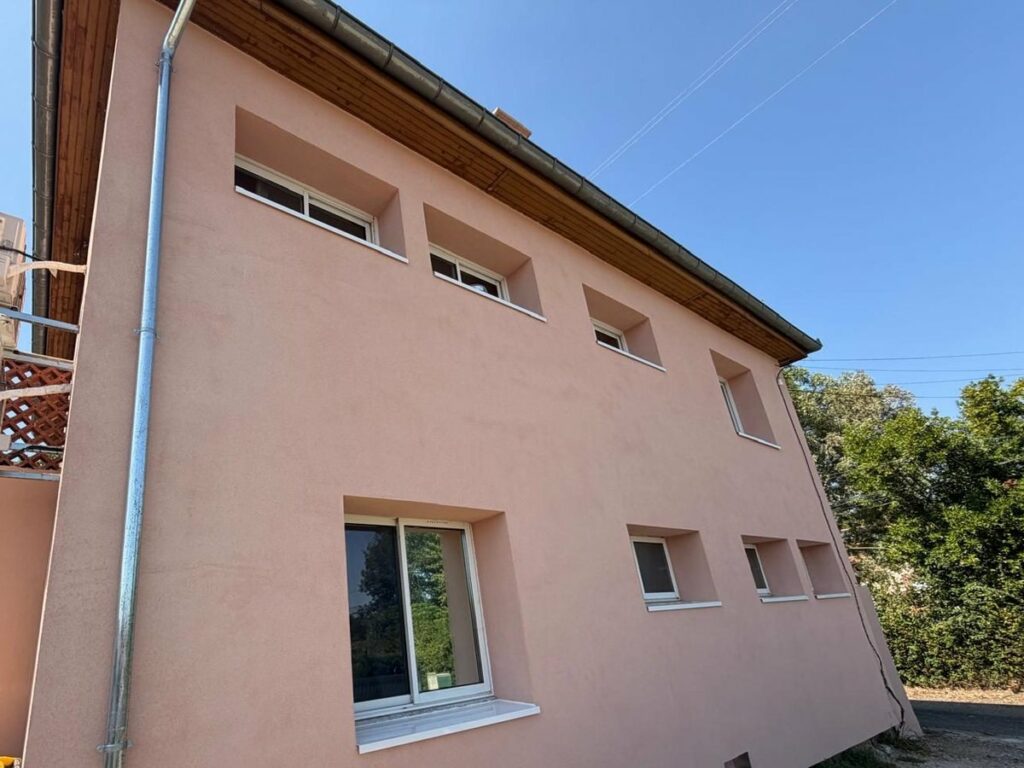 Façade terminée après isolation par l'extérieur en PSE graphite, Saint-Sulpice-sur-Lèze