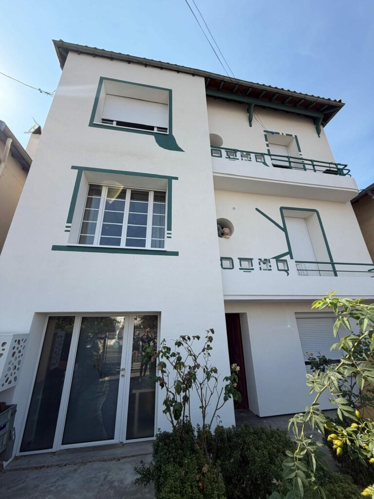 Façade terminée après isolation par l'extérieur, maison de ville à Toulouse (1)