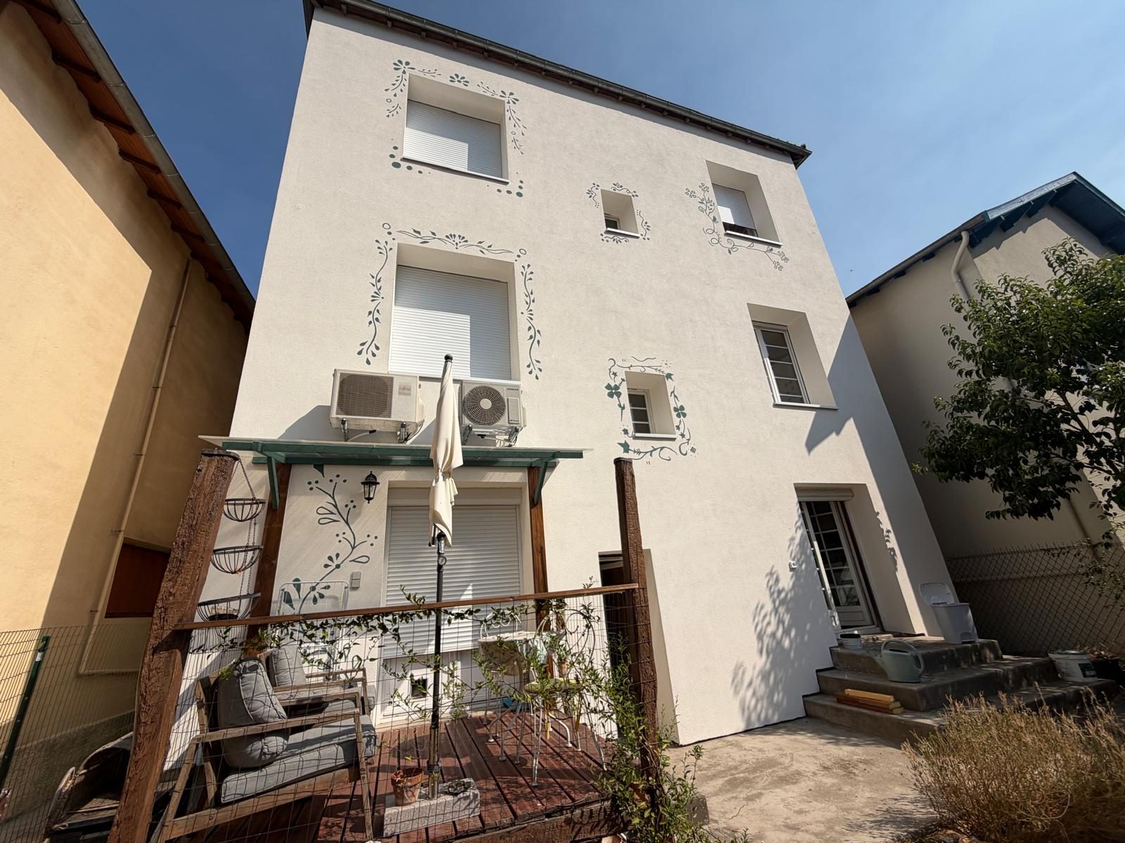 Façade arrière avec motifs végétaux après isolation par l'extérieur, Toulouse