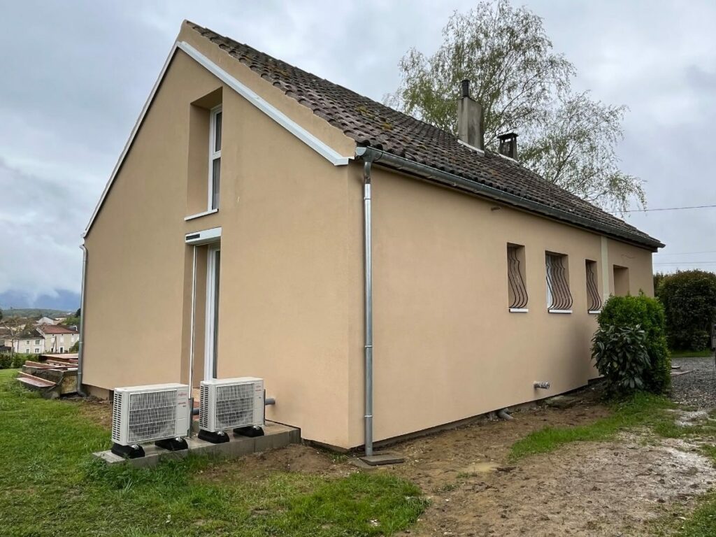 Ariège, 128 m² : Façade, isolation par l'extérieur, après travaux