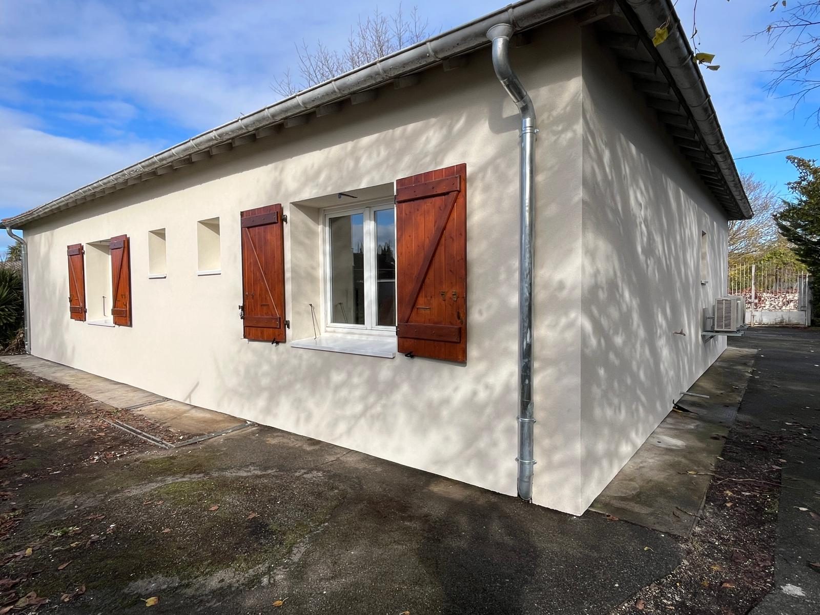 Maison de plain-pied isolée par l'extérieur à La Salvetat-Saint-Gilles, après