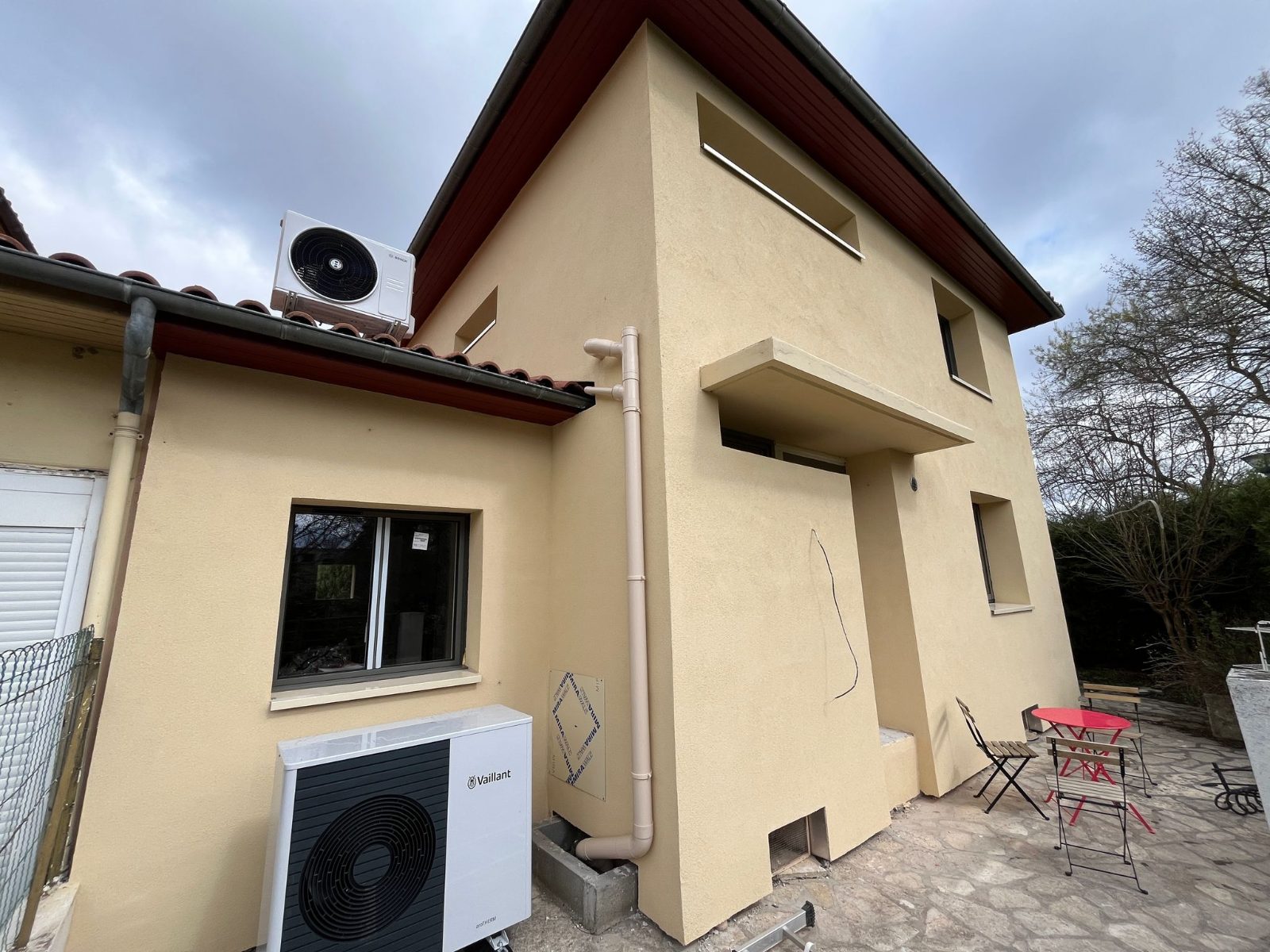 Maison au bord de la Garonne isolée par l'extérieur, après