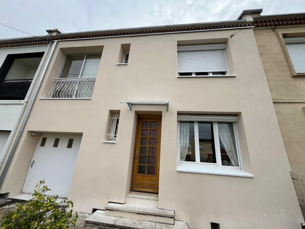 Façade après isolation par l'extérieur : Façade de maison mitoyenne, 30 m²