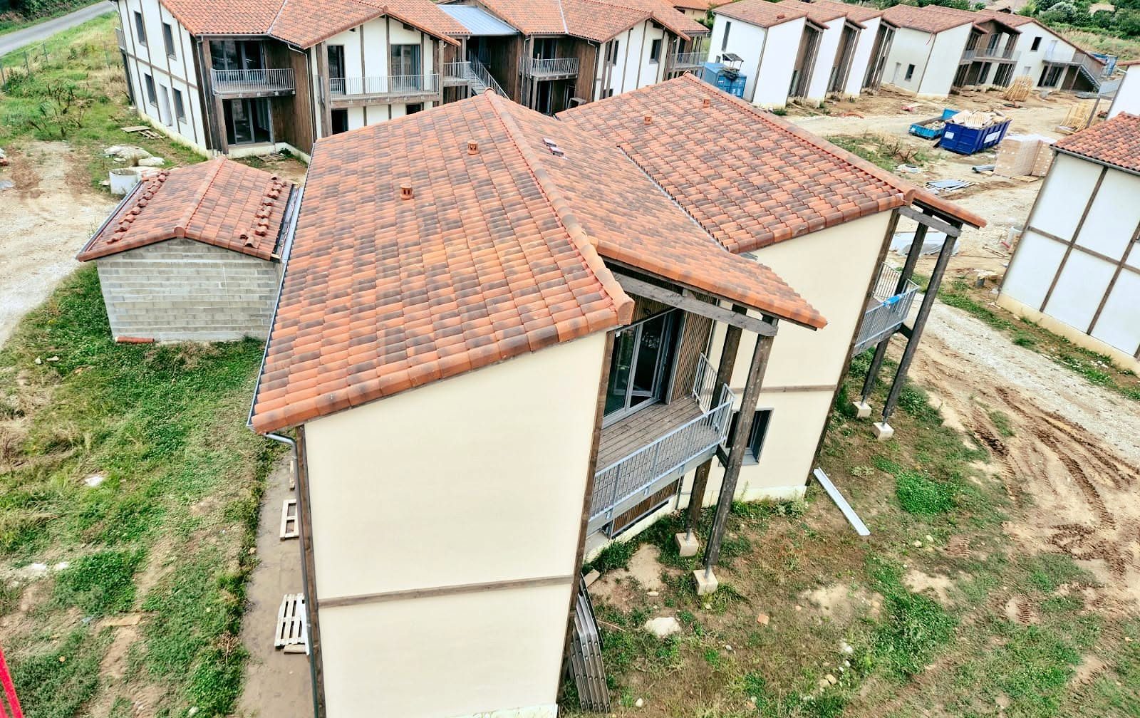 Logements participatifs isolés en fibre de bois, après