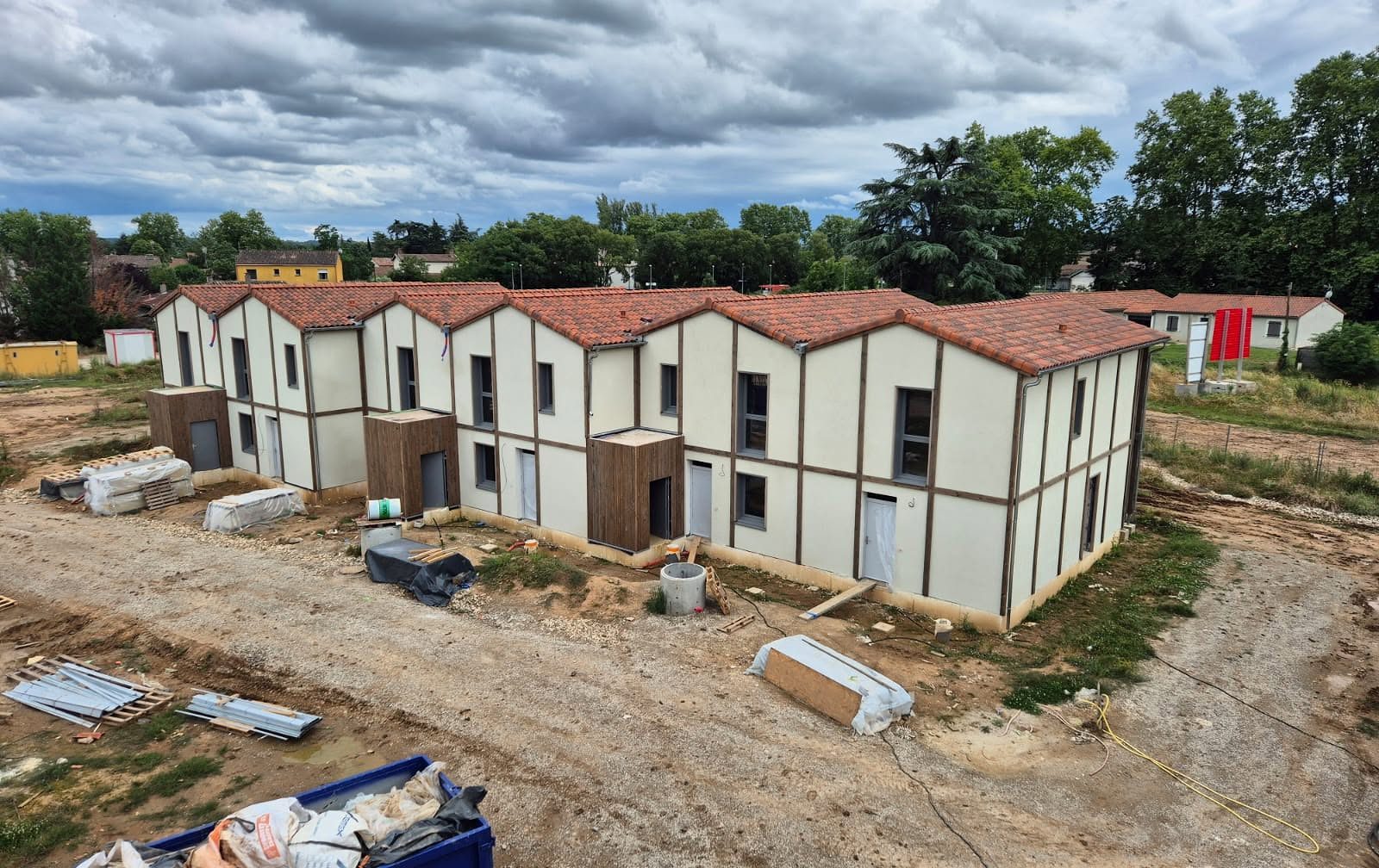 Logements participatifs isolés en fibre de bois, après