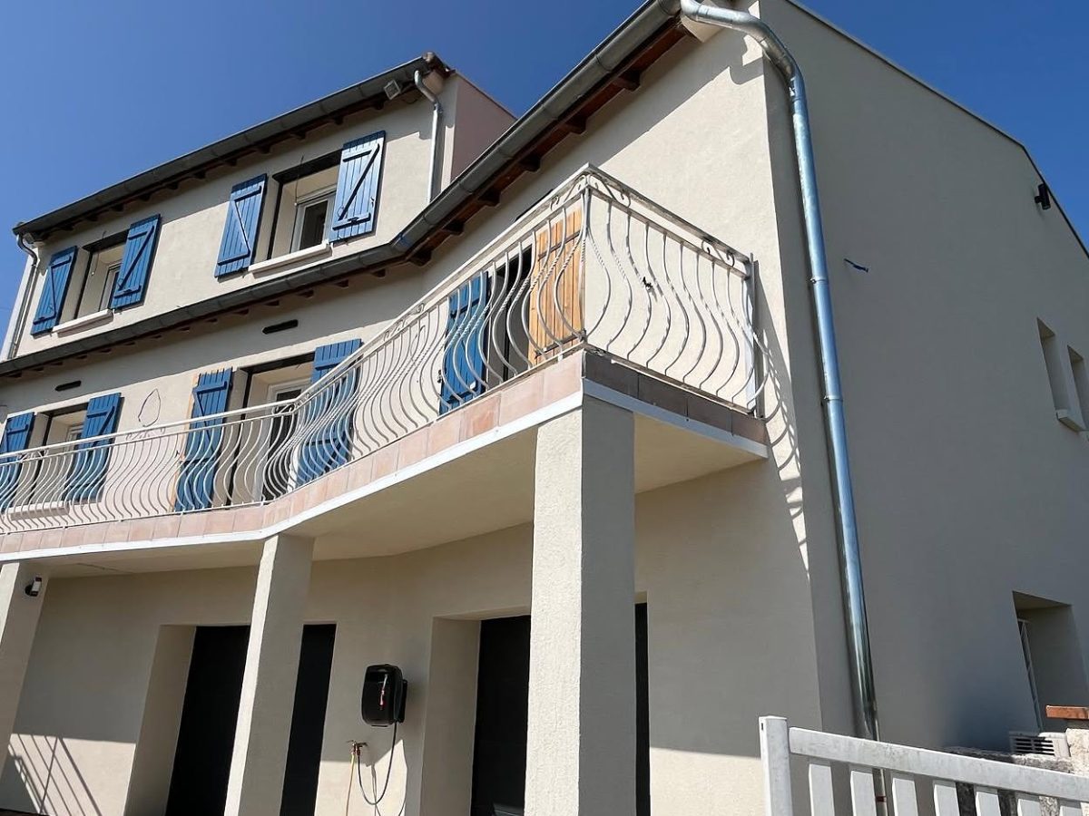 Maison de 300 m² : Façade, isolation par l'extérieur, après travaux