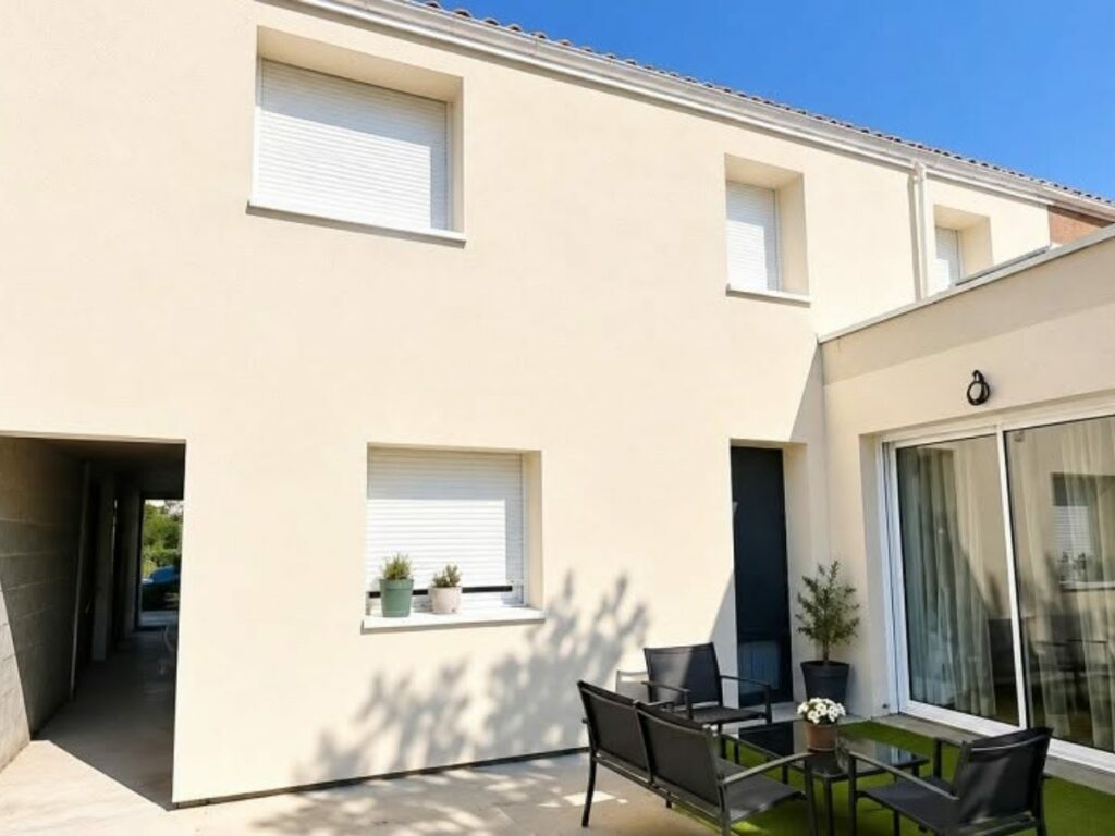 Façade après isolation par l'extérieur : Maison individuelle, 80 m²