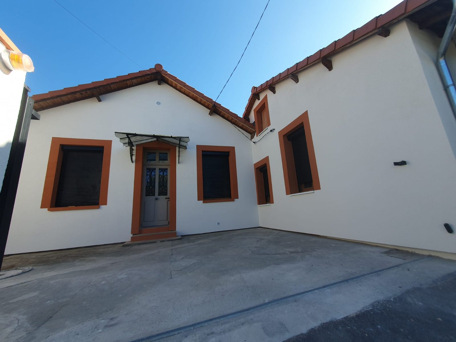 Maison isolée par l'extérieur en mousse résolique, après