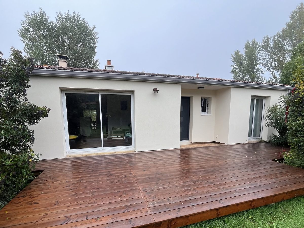 Maison à ossature bois : Façade, isolation par l'extérieur, après travaux