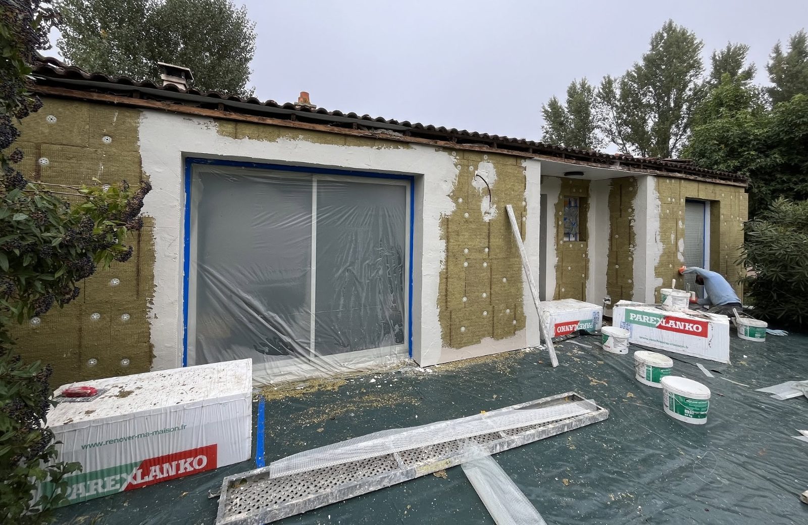 Maison à ossature bois isolée en laine de roche, pendant les travaux