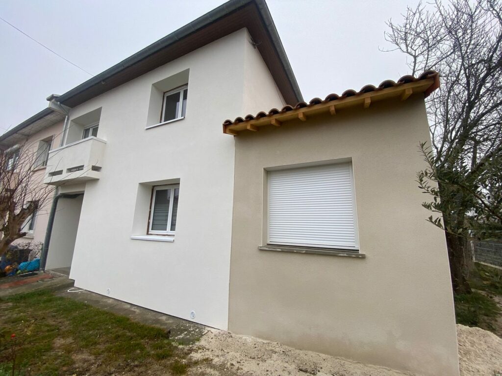 Façade terminée après isolation par l'extérieur, Saint-Jean, 94 m²