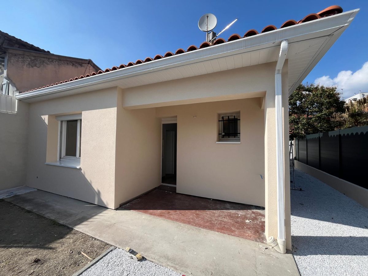 Toulouse, maison de plain-pied : Façade, isolation par l'extérieur, après travaux
