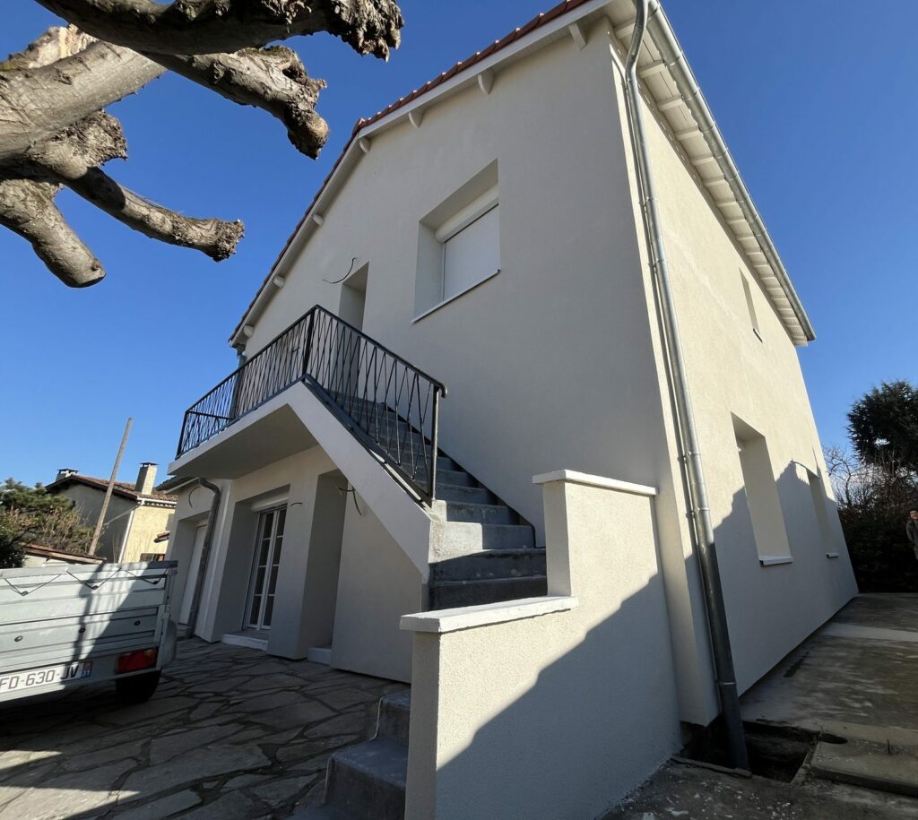 Façade terminée après isolation par l'extérieur, Toulouse 31500, maison à escalier