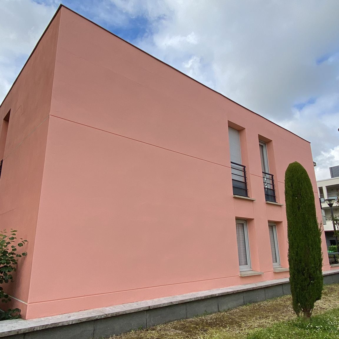 Façade de la résidence L'Églantine rénovée, après